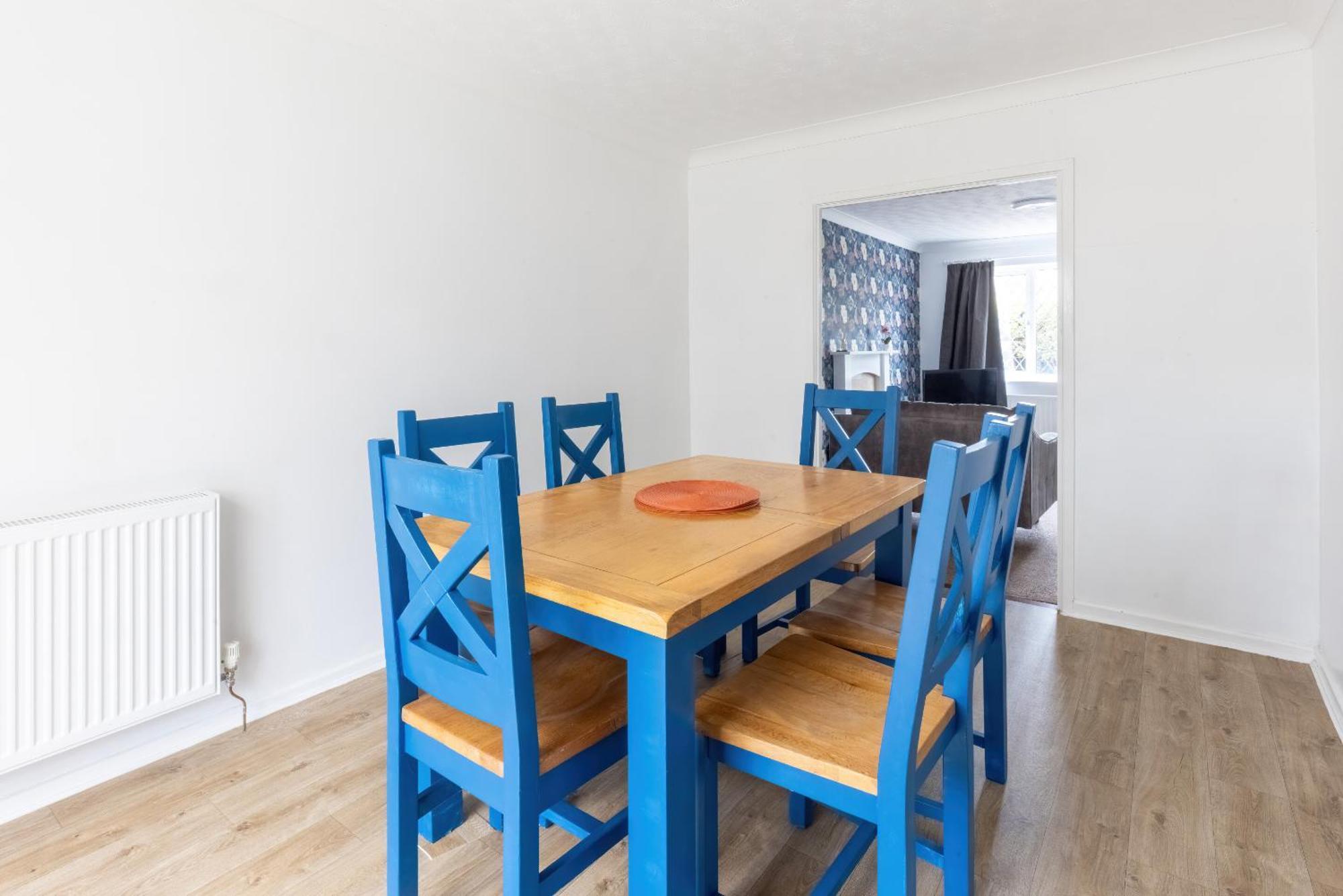 The Conifers Large Detached Home With Off Street Parking Witney Exterior photo